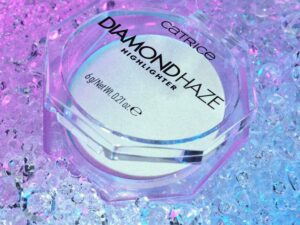 Shkëlqyes për fytyrë Catrice Diamond Haze, 010 Gimme Glitter, 6 g